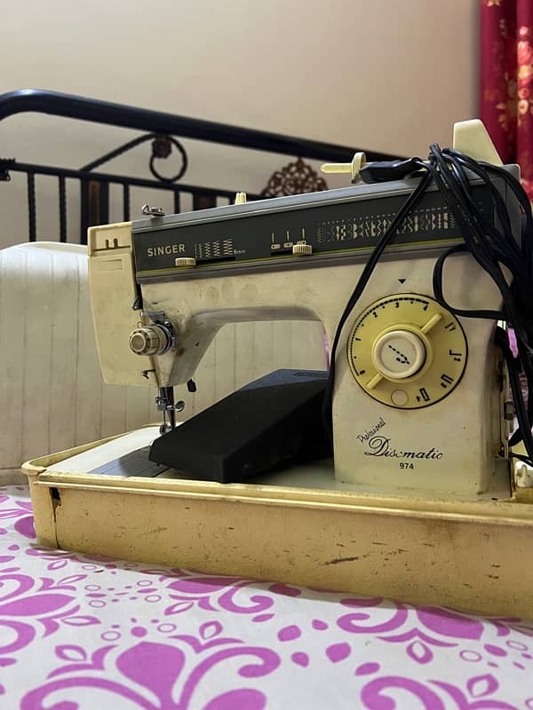 Singer Sewing Machine 0