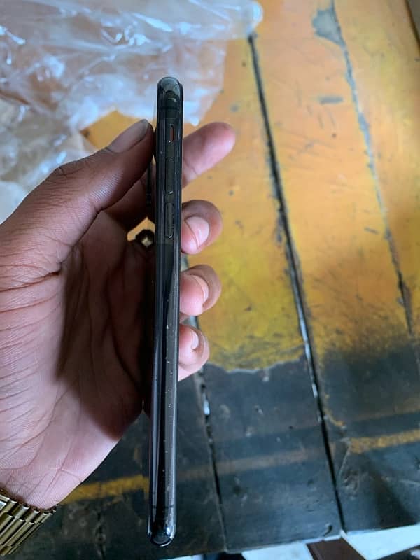 battry halthe 80  i phone x 64gb  10 by 9 condition 1