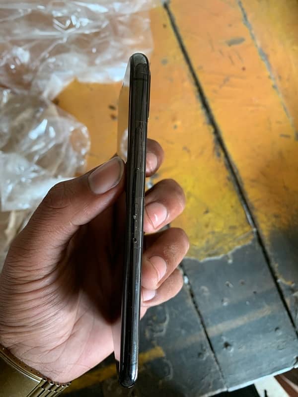 battry halthe 80  i phone x 64gb  10 by 9 condition 3