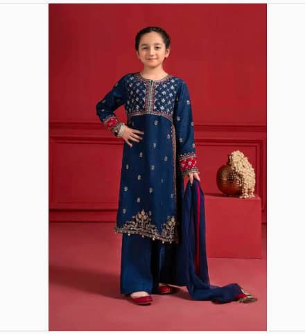 3 Pcs Girl's Lawn Embroidered Unstitched Suit 8