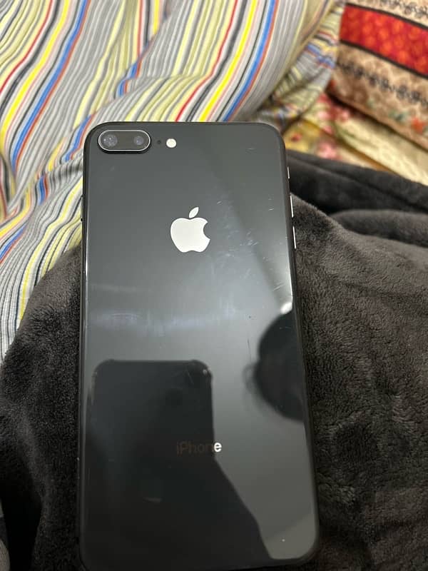 iPhone 8 Plus 1