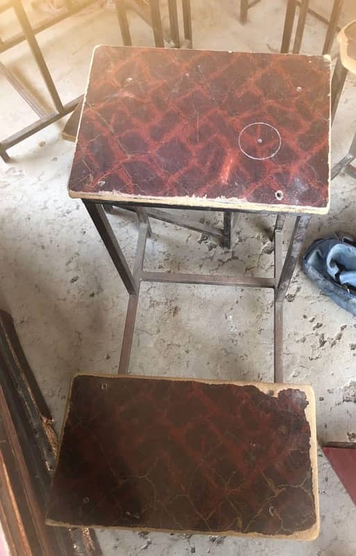 School furniture condition 10/9 school ka takreeban sara saman availa 1