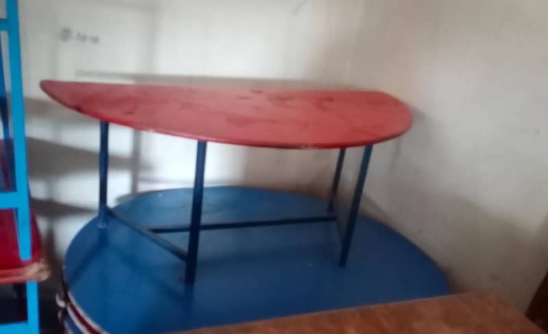 School furniture condition 10/9 school ka takreeban sara saman availa 2