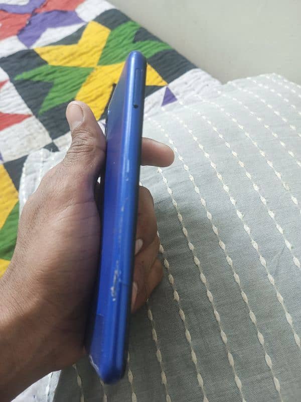 Honor 8s 2/32 GB Box aur local charging available used All okay 3