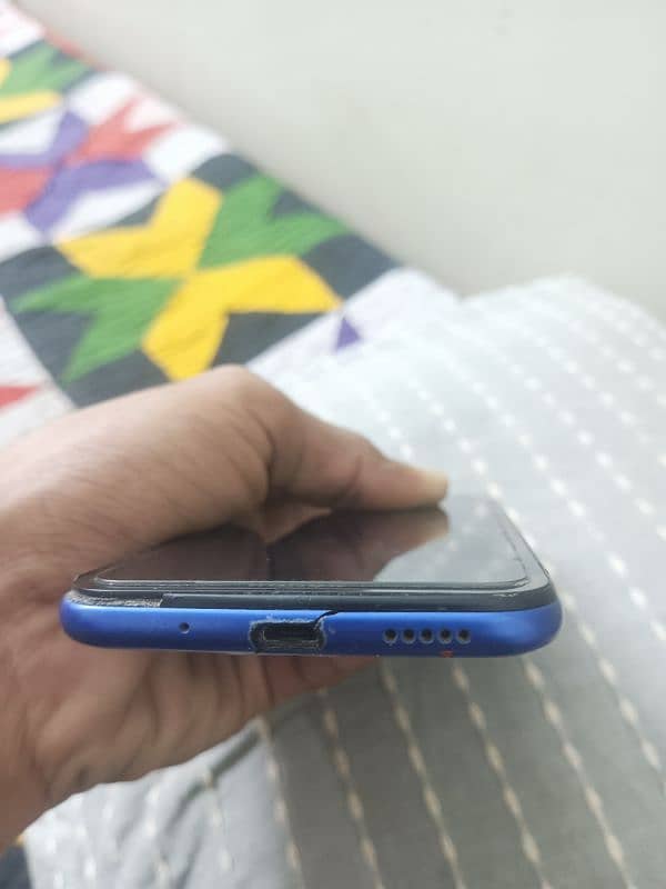 Honor 8s 2/32 GB Box aur local charging available used All okay 4