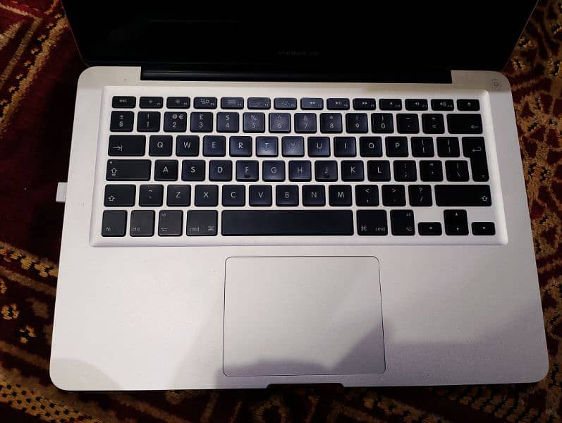 MacBook pro 2011 laptop 2