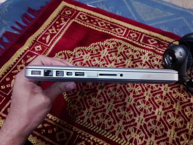 MacBook pro 2011 laptop 3