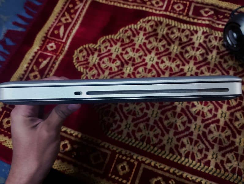 MacBook pro 2011 laptop 4