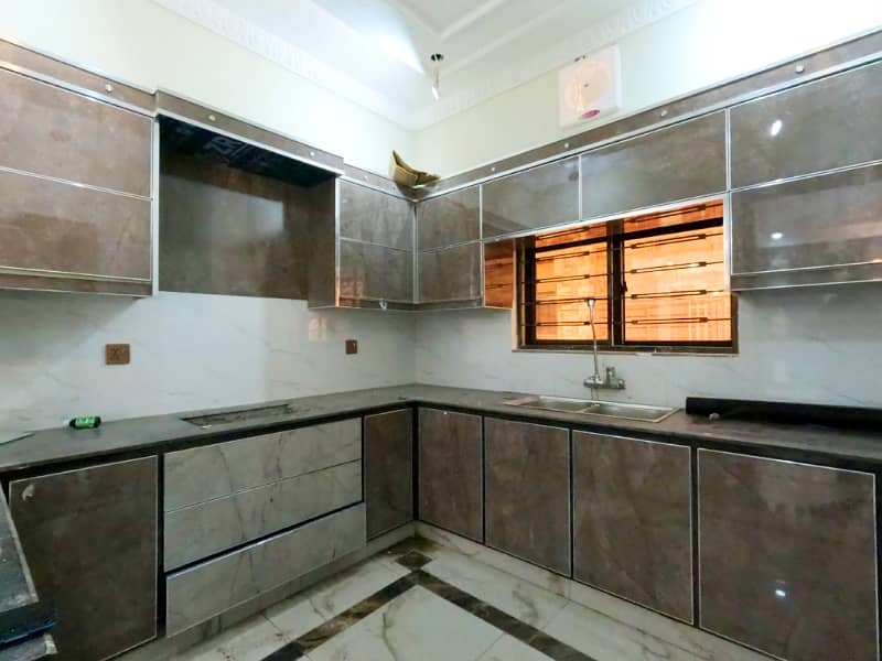 House For Sale Is Readily Available In Prime Location Of Samanabad 8