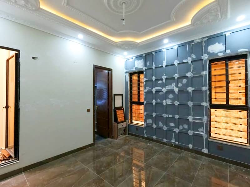 House For Sale Is Readily Available In Prime Location Of Samanabad 9