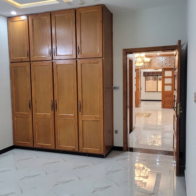 10 Marla New House For Rent In Bahria Town 9