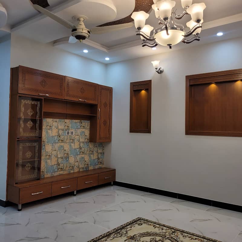 10 Marla New House For Rent In Bahria Town 10