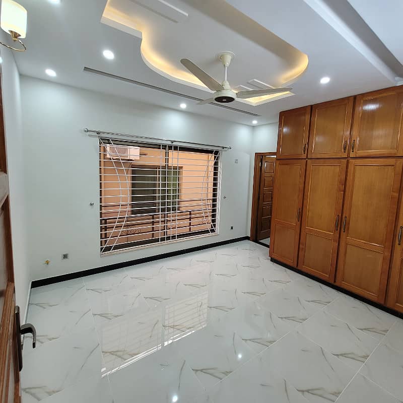 10 Marla New House For Rent In Bahria Town 14