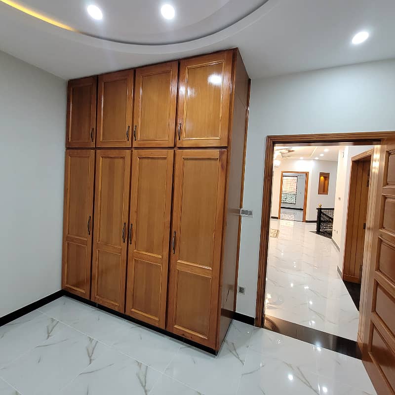 10 Marla New House For Rent In Bahria Town 15