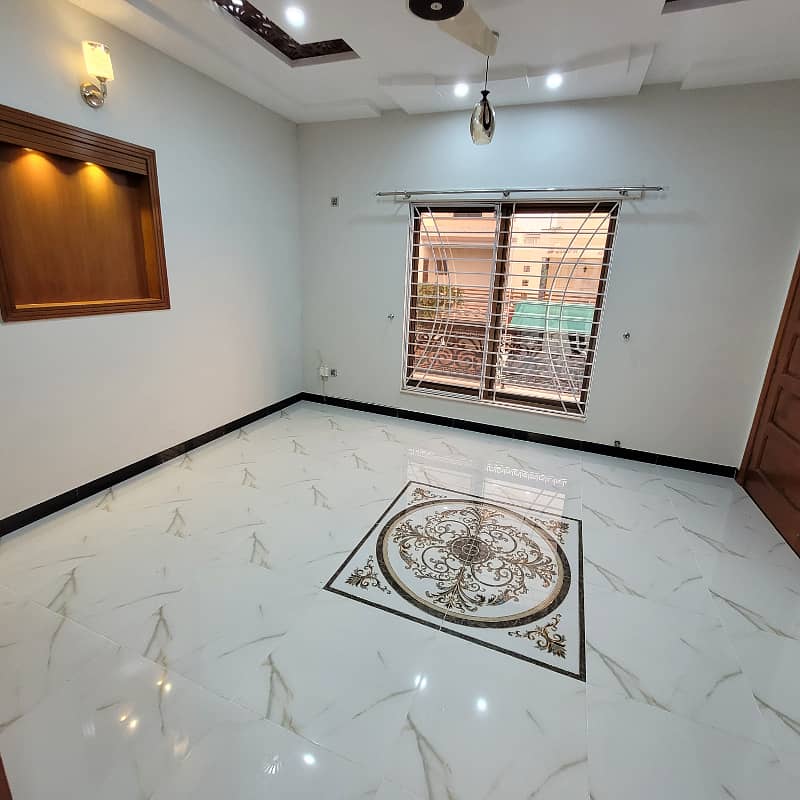 10 Marla New House For Rent In Bahria Town 18