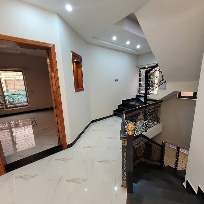 10 Marla New House For Rent In Bahria Town 19