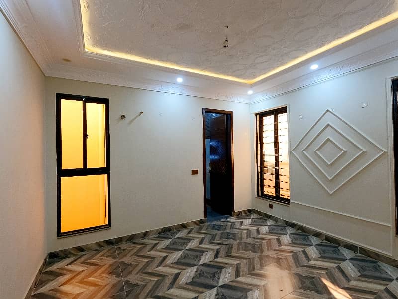 Your Search Ends Right Here With The Beautiful Corner House In Samanabad At Affordable Price Of Pkr Rs. 39000000 24