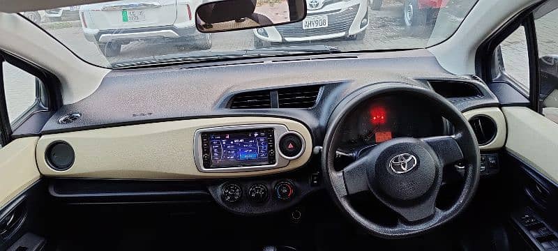 Toyota Vitz 2011 6