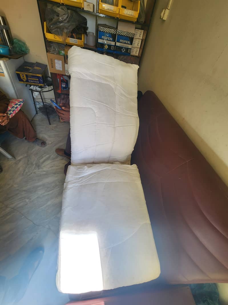 Single bed quilt and mattress 0