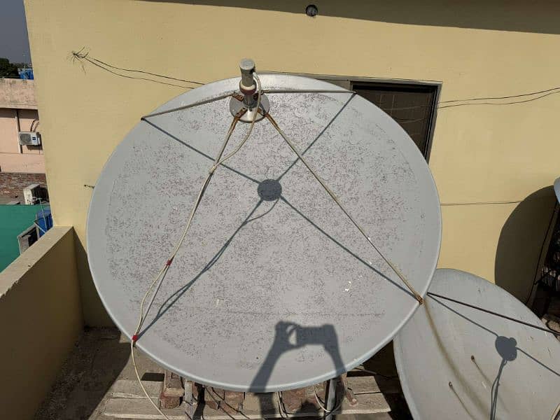 6ft Fiber Dish | With Stand | Good Condition 2