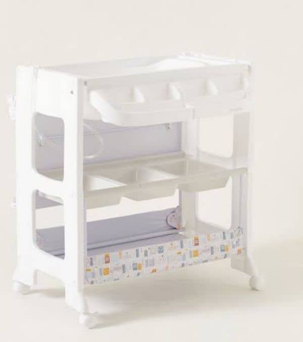 CHANGING TABLE FOR BABIES 0