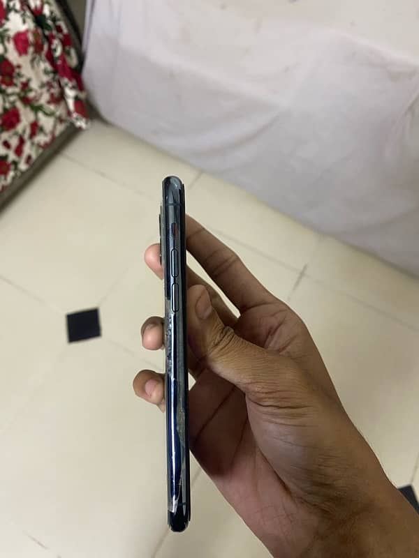 iphone 11pro wattsup num 3182042339 4