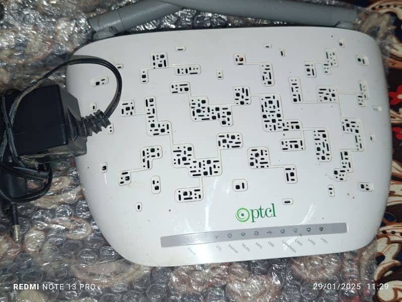 ptcl device new 10/10 good condition with adapter 1