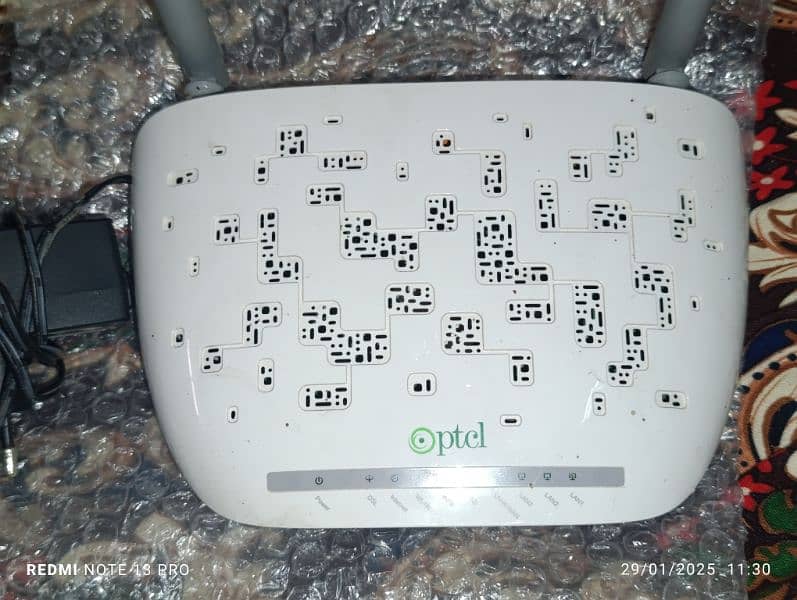 ptcl device new 10/10 good condition with adapter 3