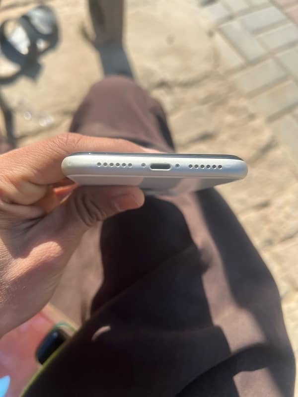 iPhone 11 Non PTA Mobile 4