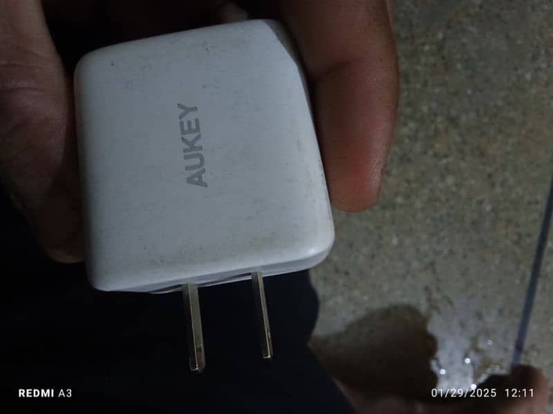 Iphone PD charger 20 w max Aukey brand 3