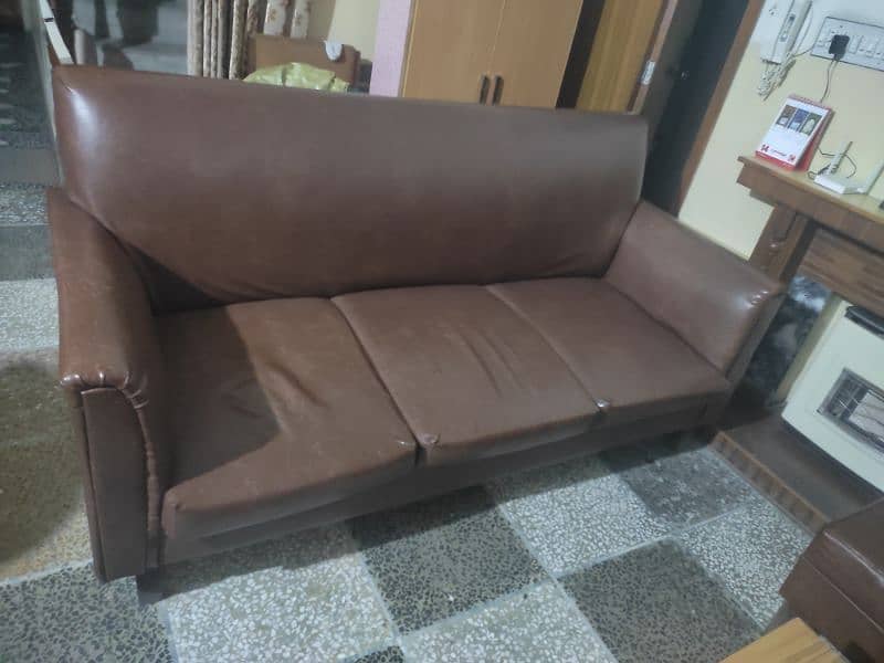 6 seater sofa with 2 tipai 0