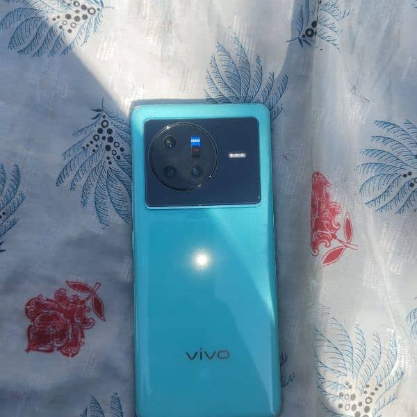 vivo x80 Mobile and charger good condition 0