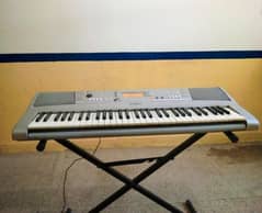 Yamaha PSR e303