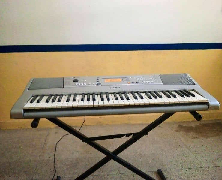 Yamaha PSR e303 0