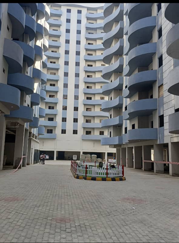 FLAT FOR RENT DANIYAL RESIDENCY SCHEME 33 NEAR SAFOORA CHOWRANGI RIM JHIM TOWER. 4