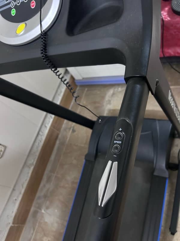 Treadmill 100% New just Few days use 3