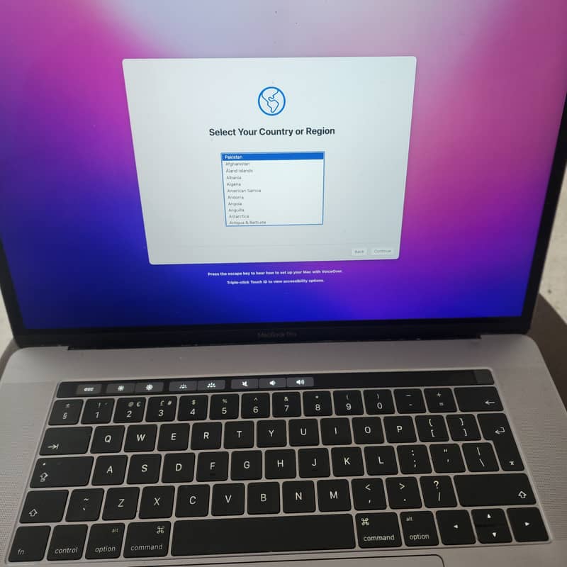 Mac Book Pro 15 Inch, Touch Bar and Touch ID, Intel Core i7 0