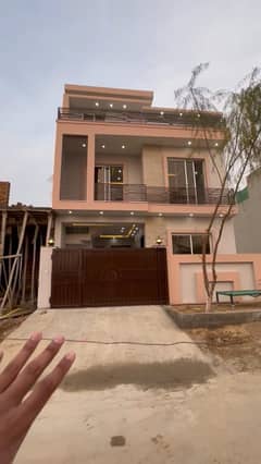 Prime Location 5 Marla Double Unit House For Sale in Faisal Margalla City Near Market, School & Masjid!