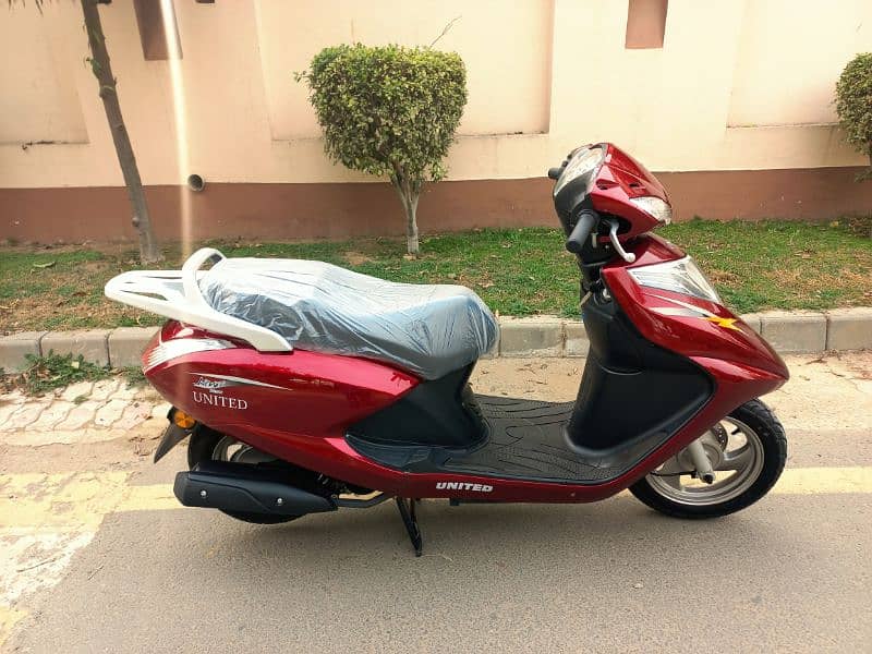 United Scooty 100 CC petrol 450 km driven only regeser scooty 0