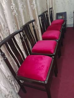 4 Piece Dining Chairs in GooD Condition