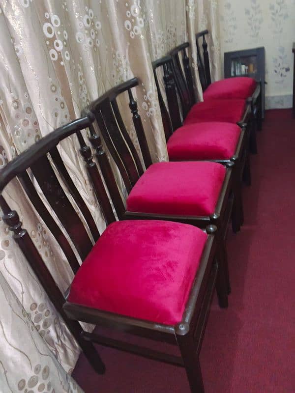 4 Piece Dining Chairs in GooD Condition 0