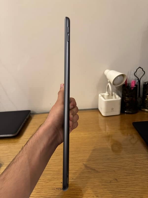 iPad 8 Space Grey / 32gb. 3