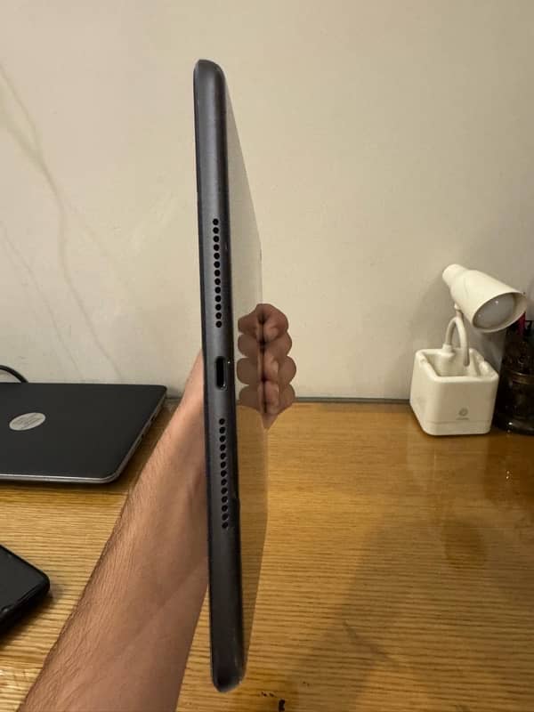 iPad 8 Space Grey / 32gb. 4