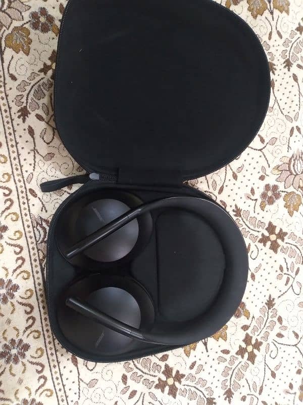 Bose  Headphones 700 Noise Cancellation 0