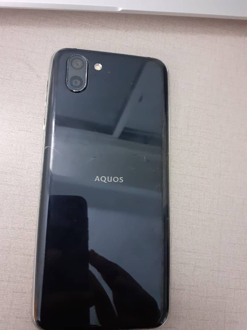 Sharp Aquos R2 Back side Crack 3