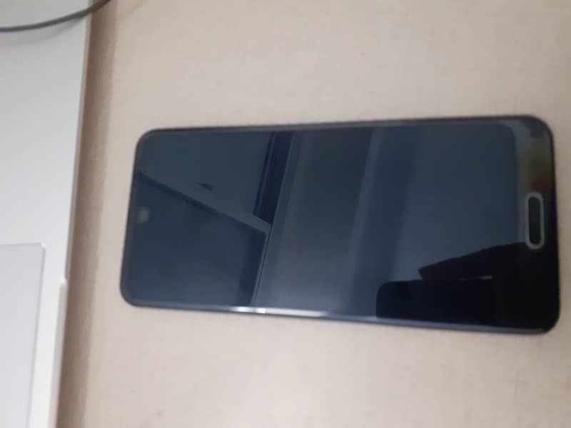 Sharp Aquos R2 Back side Crack 4