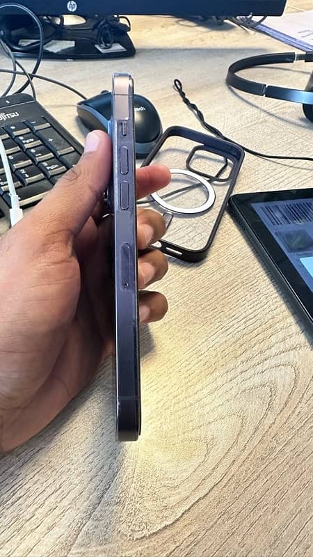 Iphone 14 pro 10/9 condition 2