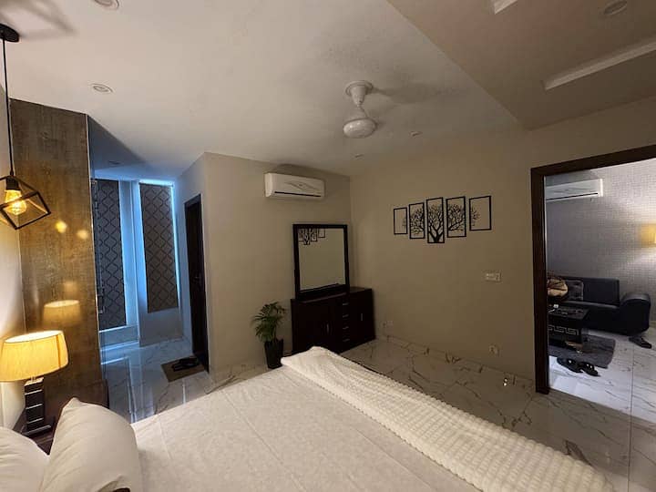 Luxury Apartment for Short Stay/full day Rent in Bahria Town Lahore 1