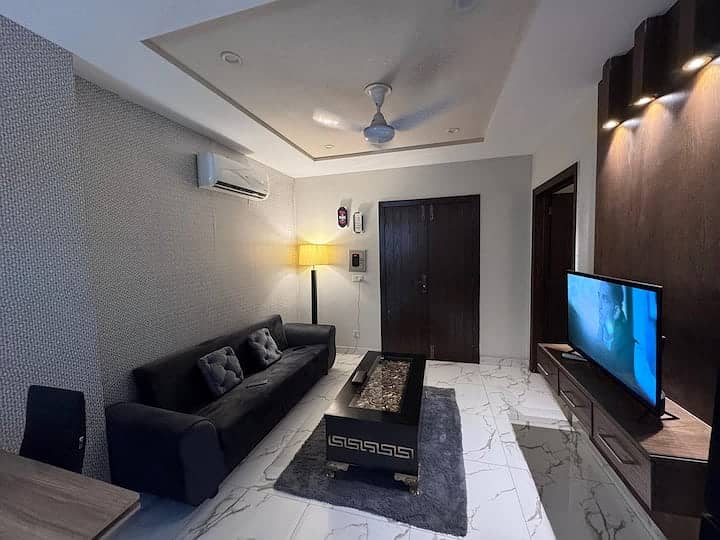 Luxury Apartment for Short Stay/full day Rent in Bahria Town Lahore 7