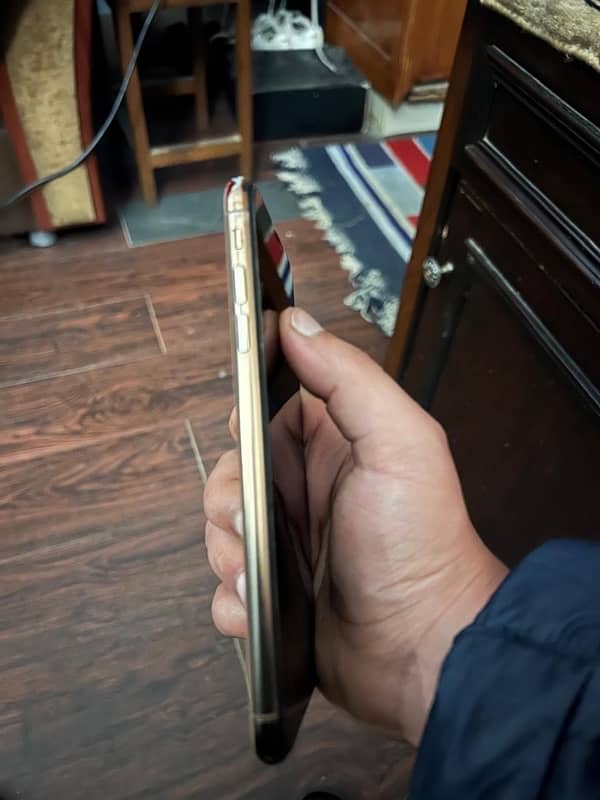 Iphone XS Max 256 GB pta approved 7